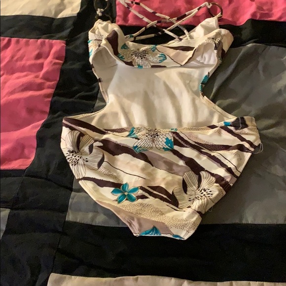 Clothes - Picture 3 of 3